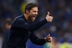 马特乌斯携女友索菲亚惊艳亮相金球奖红毯，甜蜜恋情引关注